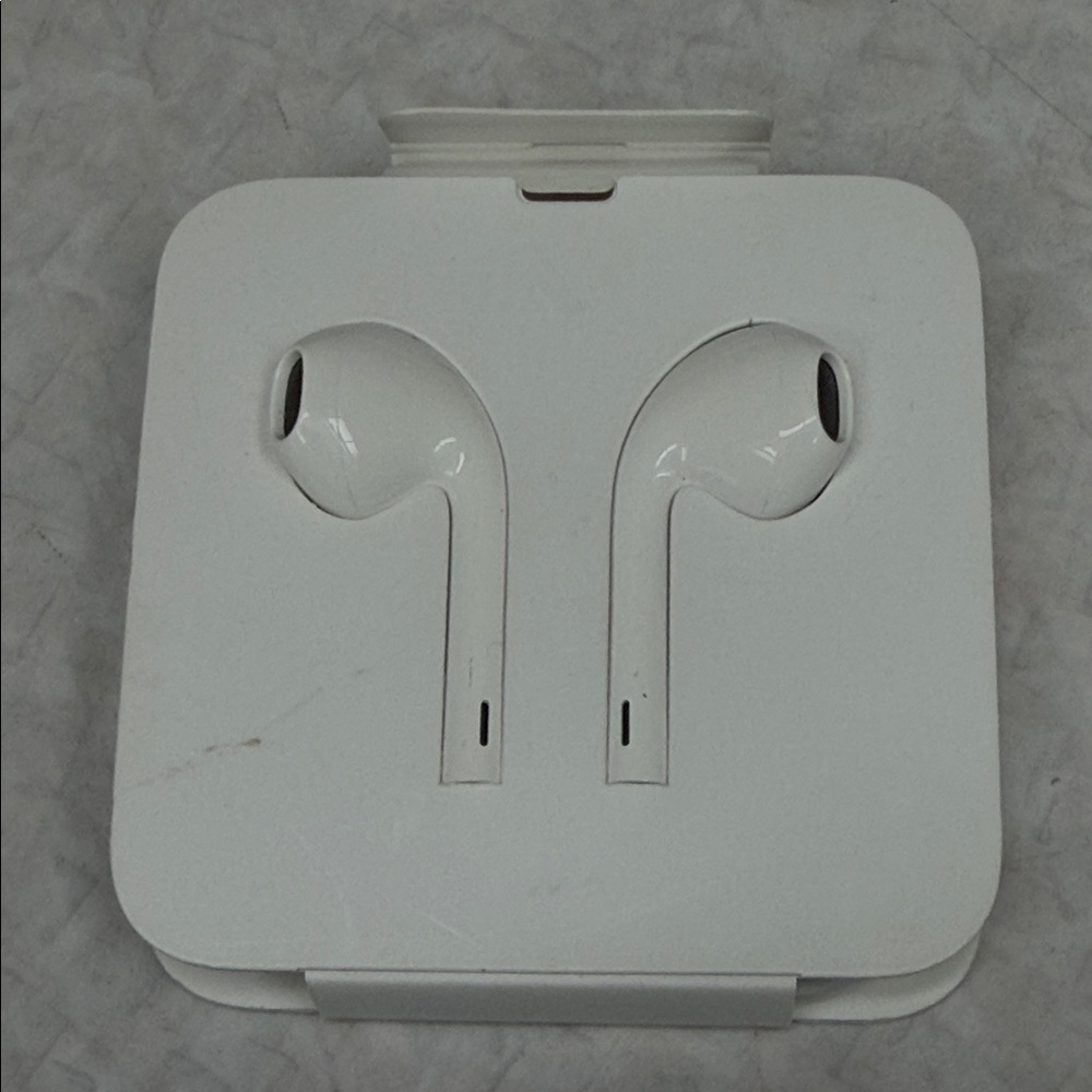 Apple Wired Earbuds NEW